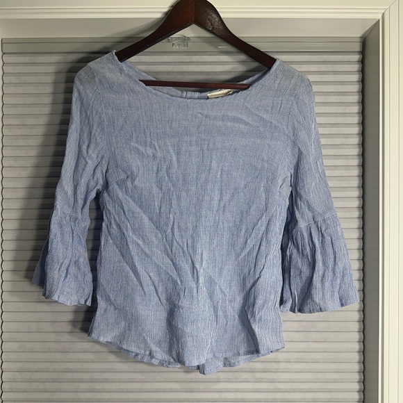 Crescent Tops - Light blue bell sleeve blouse with buttons down the back J-1